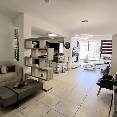 Spacious 2 Bedroom Lägenhet