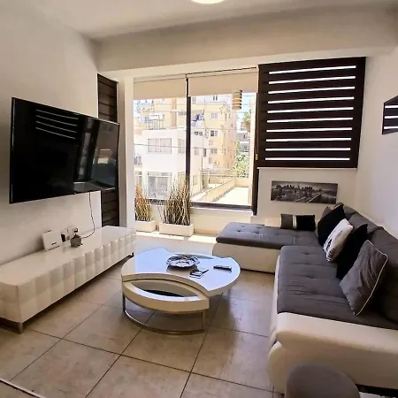 Spacious 2 Bedroom Lägenhet *