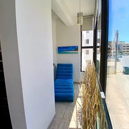 Spacious 2 Bedroom *