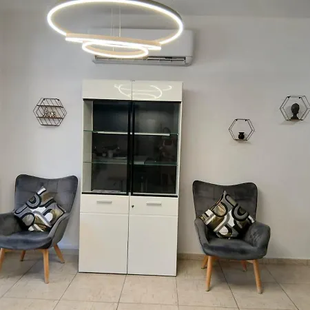 Spacious 2 Bedroom *