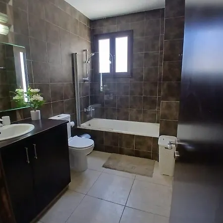Spacious 2 Bedroom 아파트