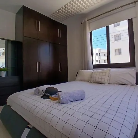 Spacious 2 Bedroom *