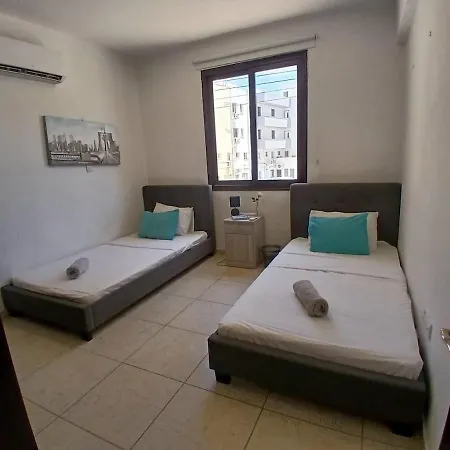 Spacious 2 Bedroom 라르나카