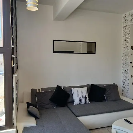 Spacious 2 Bedroom 아파트
